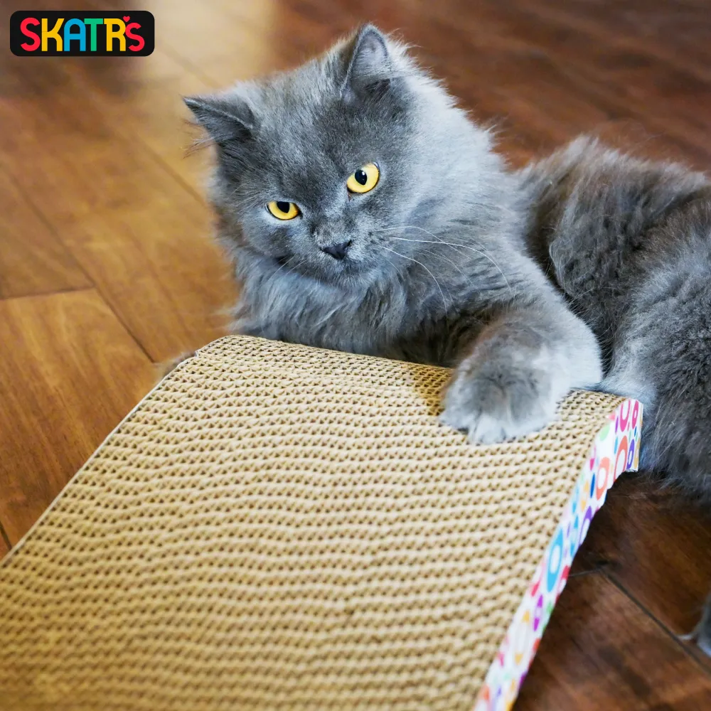 Me O Creamy Chicken & Liver Treats with Skatrs Wave Cat Scratcher & 2g Premium Catnip Combo